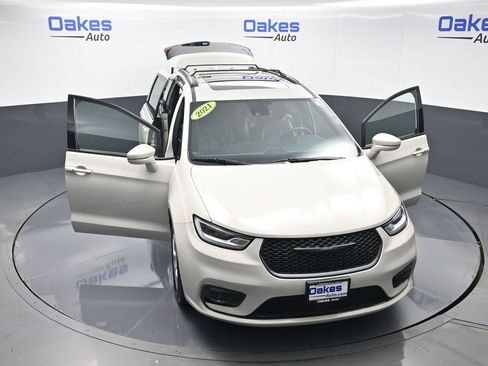 Used 2021 Chrysler Pacifica Limited w/ S Appearance Package AWD/4WD image 57
