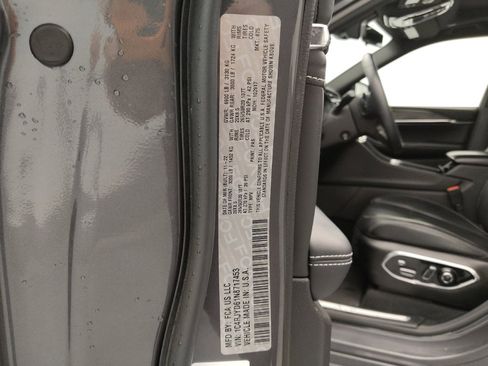 Used 2022 Jeep Grand Cherokee Overland w/ Advanced Protech Group III image 33