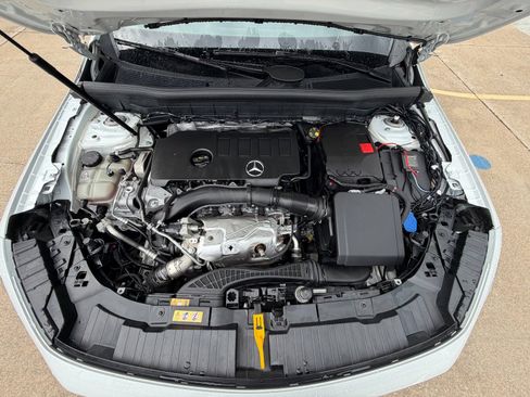 Used 2023 Mercedes-Benz GLB 250 4MATIC image 32