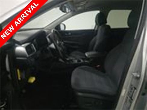 Used 2016 Kia Sorento LX w/ LX Convenience Package image 13