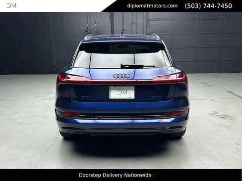 Used 2022 Audi e-tron Premium Plus w/ Premium Plus Package image 6