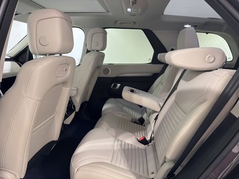 Used 2025 Land Rover Discovery Dynamic SE image 22