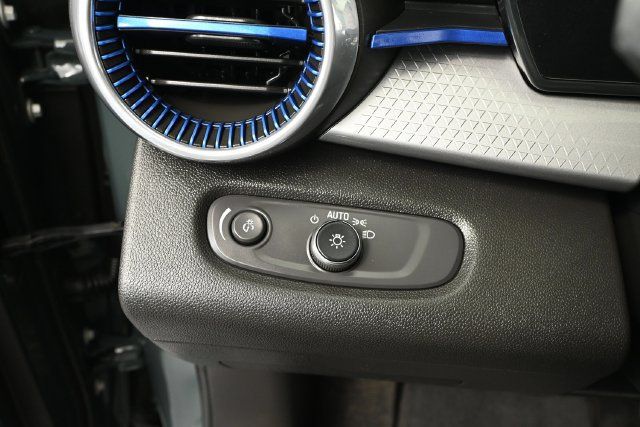 Used 2025 Chevrolet Trax LT w/ Driver Confidence Package FWD image 24