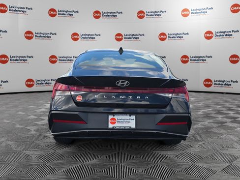 Used 2025 Hyundai Elantra SEL image 6