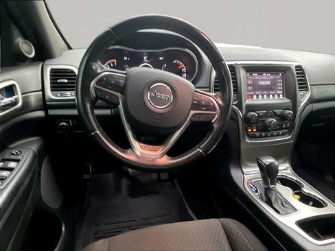 Used 2020 Jeep Grand Cherokee Laredo AWD/4WD image 8