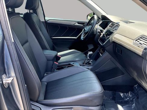 Used 2023 Volkswagen Tiguan SE FWD image 8