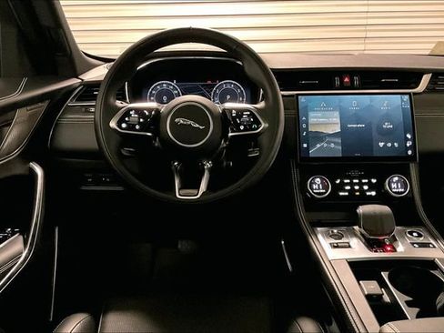 Certified 2025 Jaguar F-PACE R-Dynamic S image 4