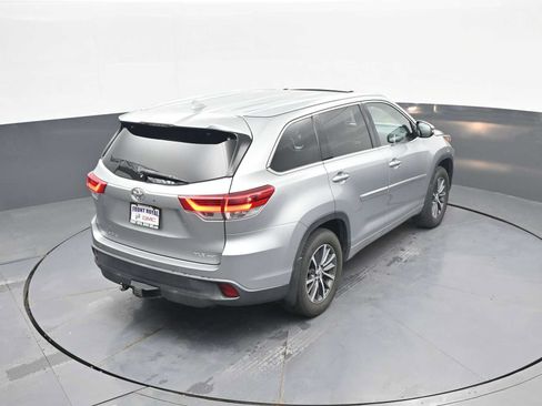 Used 2017 Toyota Highlander XLE AWD/4WD image 36