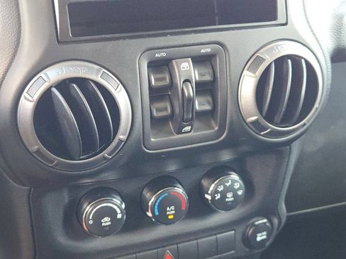 Used 2018 Jeep Wrangler Unlimited Sport S AWD/4WD image 27