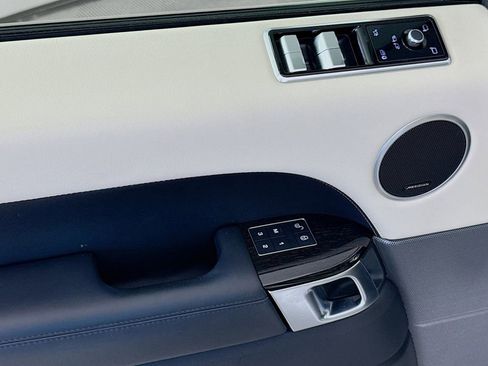 Used 2020 Land Rover Range Rover Sport HSE image 18