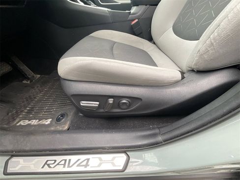 Used 2021 Toyota RAV4 XLE image 13