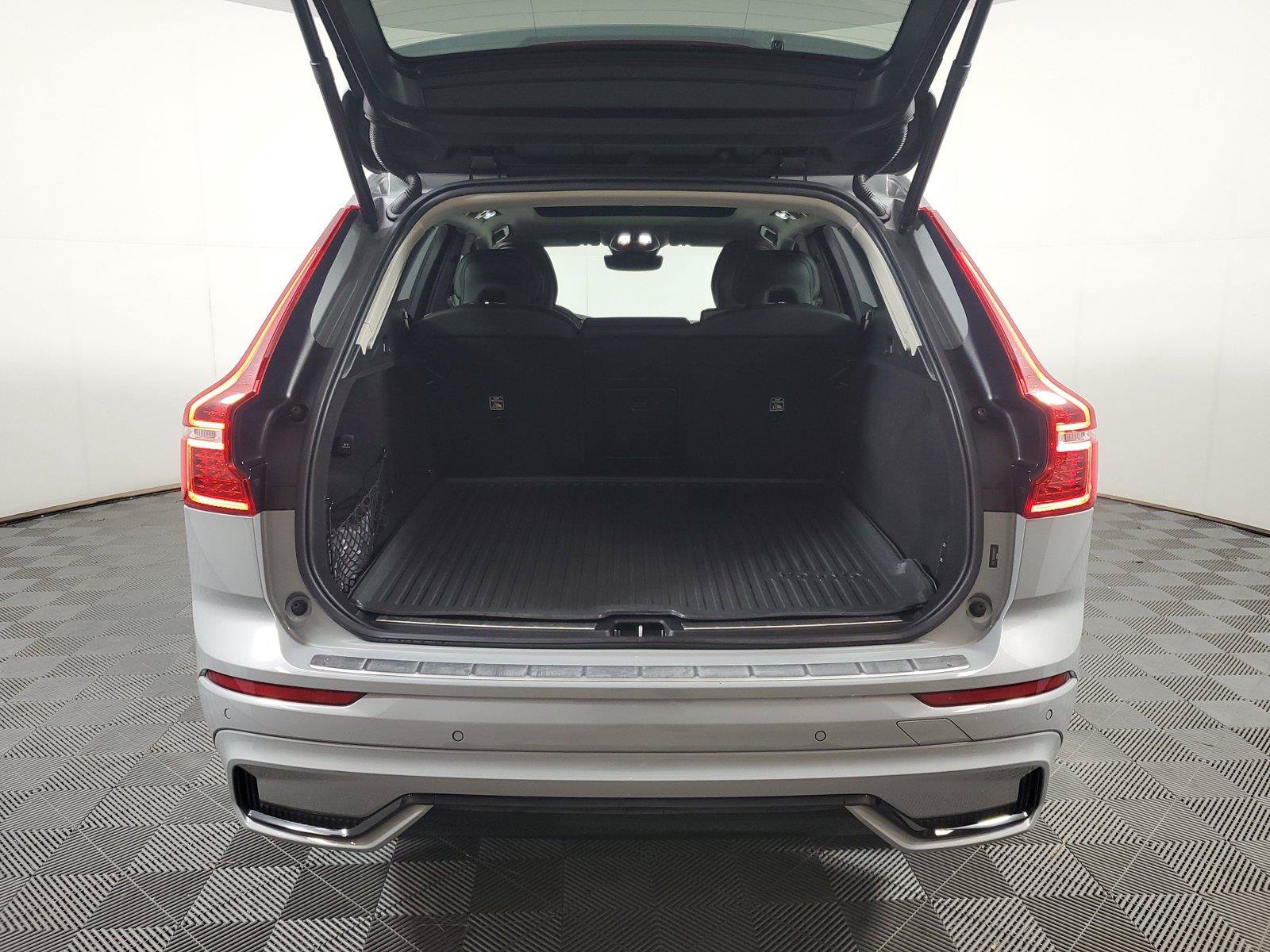 Used 2024 Volvo XC60 B5 Ultimate AWD/4WD image 9