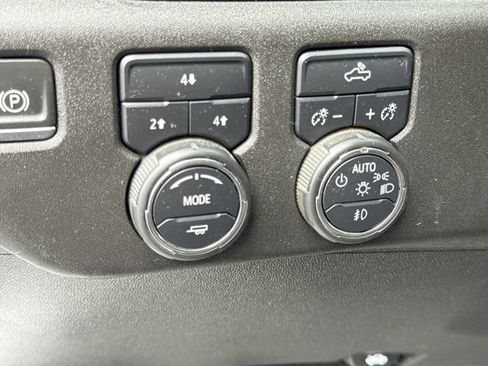 Used 2024 Chevrolet Silverado 2500 LT AWD/4WD image 17