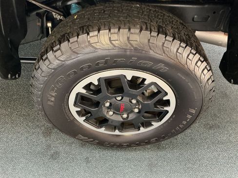 Used 2025 Toyota Tacoma TRD Off-Road AWD/4WD image 24