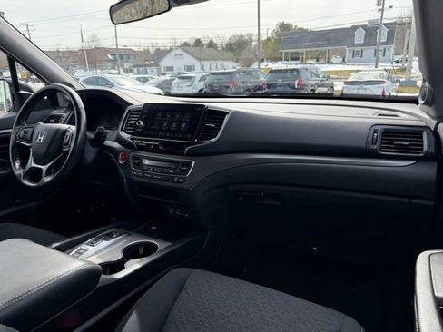 Used 2025 Honda Ridgeline Sport image 22