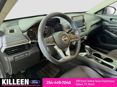 Used 2023 Nissan Altima 2.5 SV FWD image 10