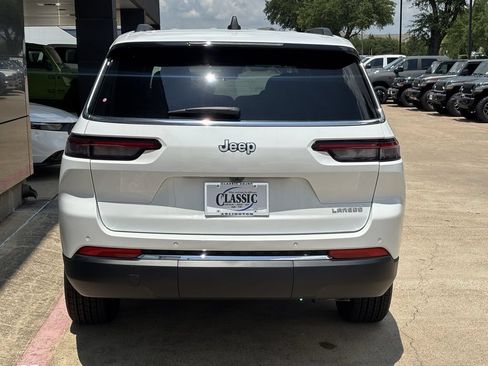 New 2026 Jeep Grand Cherokee L Laredo RWD image 4