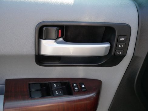 Used 2012 Toyota Sequoia Platinum AWD/4WD image 19