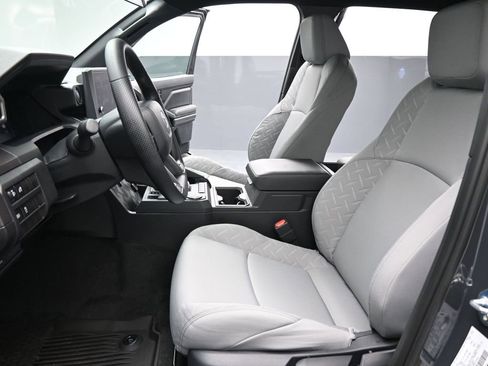 Used 2025 Toyota Tacoma SR5 image 9