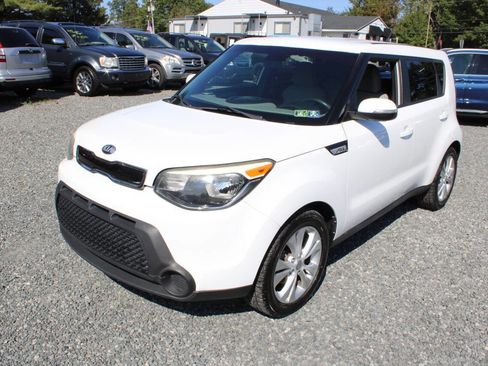 Used 2014 Kia Soul + image 2