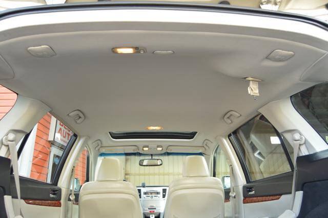 Used 2010 Subaru Outback 2.5i Limited AWD/4WD image 39