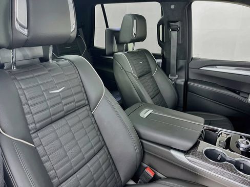 Used 2026 Cadillac Escalade V w/ LPO, ONYX Package AWD/4WD image 38