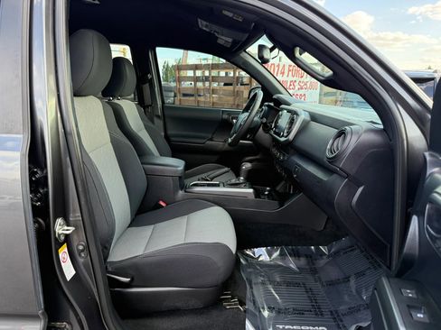 Used 2020 Toyota Tacoma TRD Sport image 16