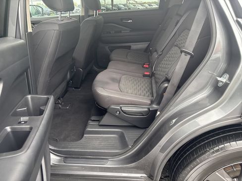 Used 2022 Nissan Pathfinder SV AWD/4WD image 19
