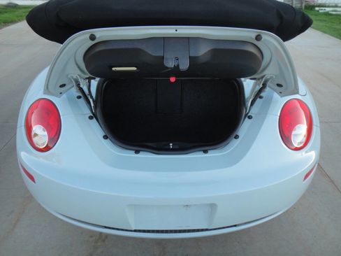 Used 2010 Volkswagen Beetle Final Edition image 24