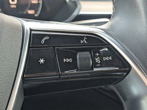 Used 2024 Audi Q8 e-tron Premium Plus w/ Premium Plus Package image 27