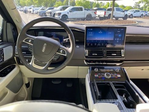 Certified 2024 Lincoln Navigator Black Label AWD/4WD image 8