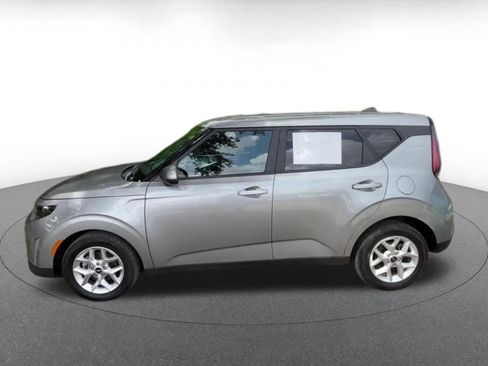 Used 2025 Kia Soul LX w/ LX Technology Package FWD image 8