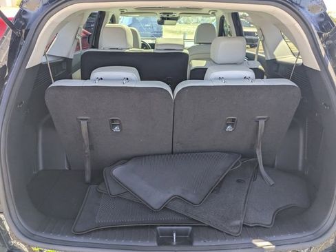 Used 2024 Kia Sorento S w/ Panoramic Sunroof Package image 12