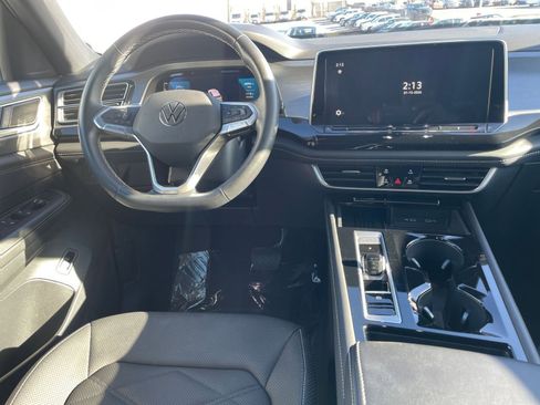 Used 2025 Volkswagen Atlas Cross Sport SE image 34