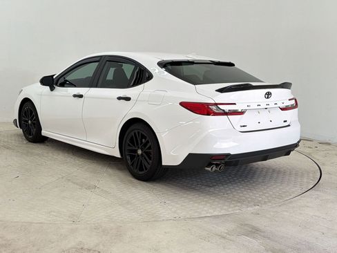 Used 2025 Toyota Camry SE FWD image 3