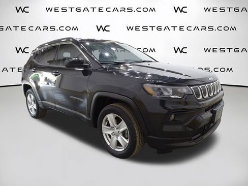 Used 2022 Jeep Compass Latitude image 2