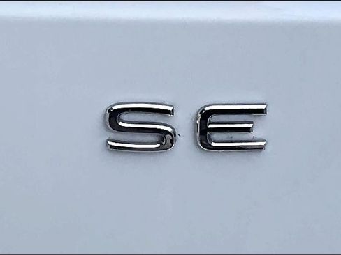 Used 2024 Volkswagen Atlas SE AWD/4WD image 31