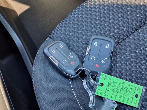 Used 2023 GMC Acadia SLE w/ Driver Convenience Package image 21