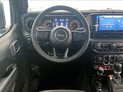 Used 2025 Jeep Gladiator Mojave image 4