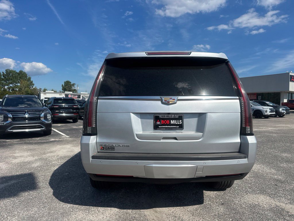 Used 2017 Cadillac Escalade 4WD image 4