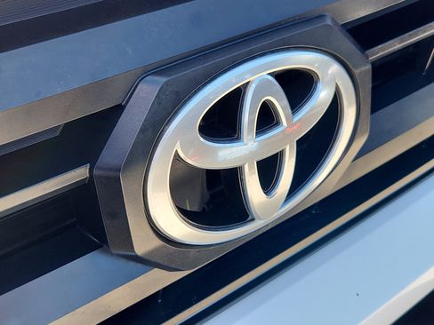 Used 2024 Toyota Tacoma SR image 19