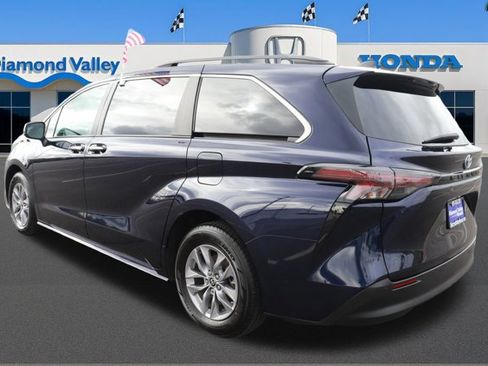 Used 2023 Toyota Sienna XLE image 4