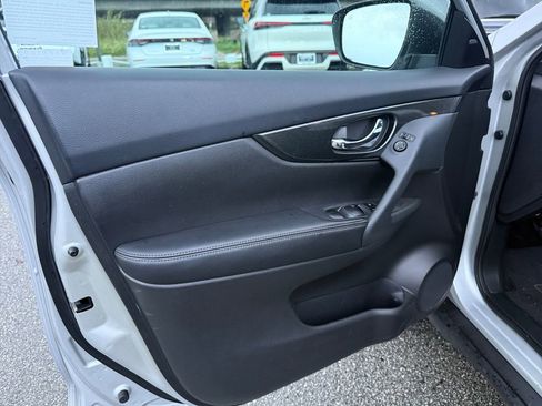 Used 2016 Nissan Rogue SL w/ SL Premium Package image 12