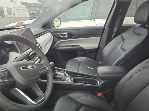 Used 2024 Jeep Compass Limited image 6