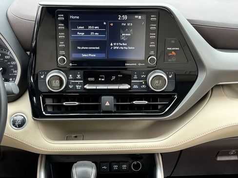 Used 2021 Toyota Highlander XLE FWD image 15