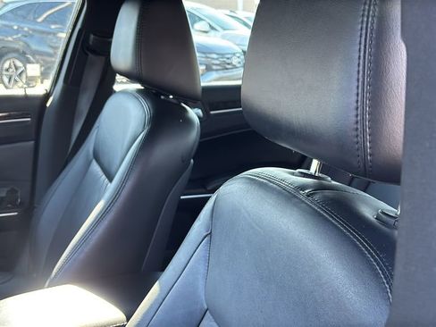 Used 2011 Chrysler 300 Limited image 25