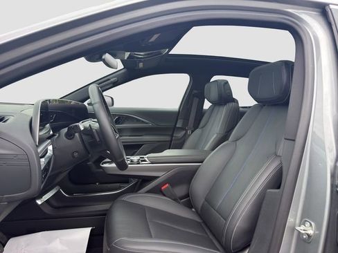 Used 2024 Cadillac Lyriq Luxury AWD/4WD image 9