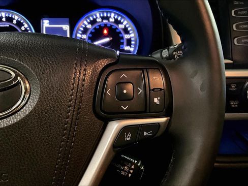 Used 2019 Toyota Highlander SE AWD/4WD image 24