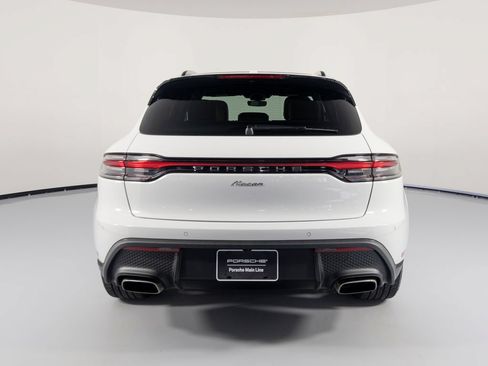 Certified 2026 Porsche Macan AWD/4WD image 4
