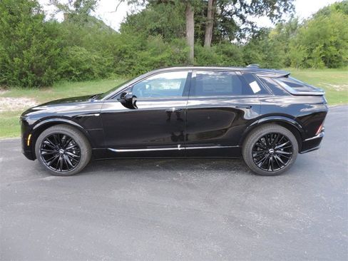 New 2025 Cadillac Lyriq Sport image 8